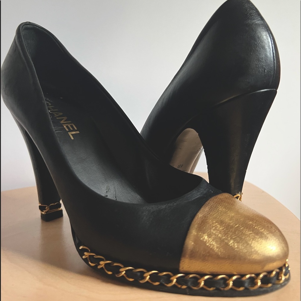 CHANEL VINTAGE HEELS